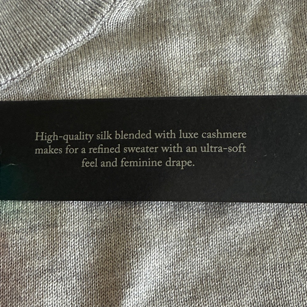 Banana Republic Women's Light Gray Crewneck Sweater - Picture 3 of 6